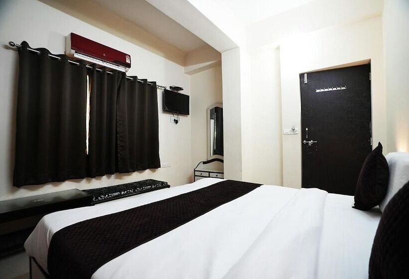 Отель Lotus Inn Near Udaipur City Railway Station