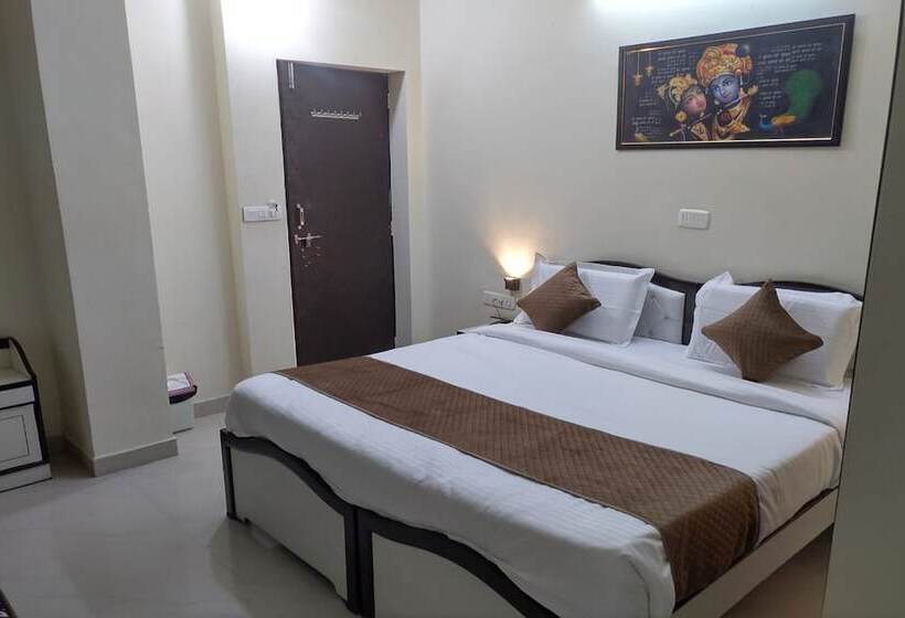 Отель Lotus Inn Near Udaipur City Railway Station