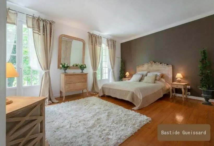 ベッドアンドブレックファースト Bastide De Gueissard