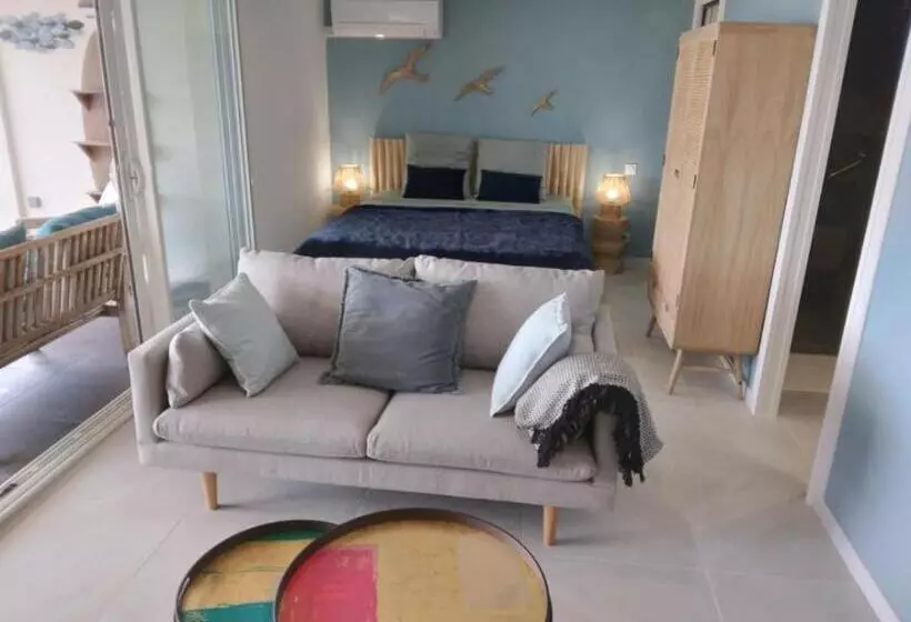 Aamiaismajoitus (B&B) Le Spot 577- Adults Only