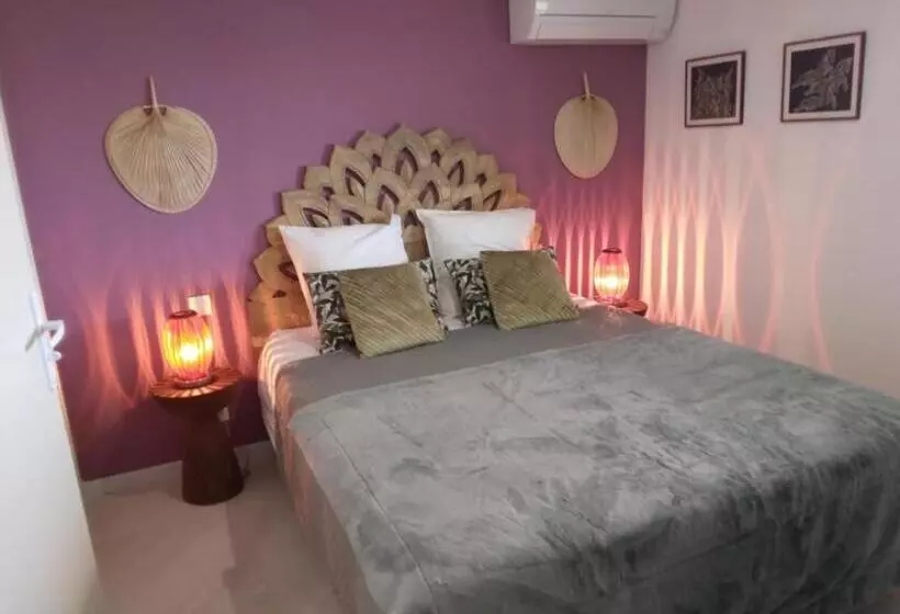 Aamiaismajoitus (B&B) Le Spot 577- Adults Only