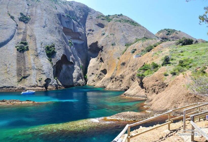 تختخواب و صبحانه Le Spot 577- Adults Only