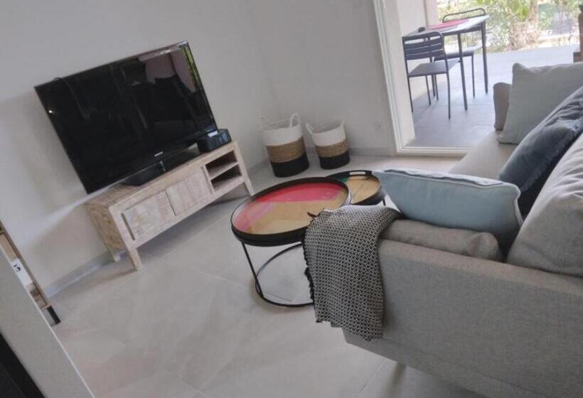 تختخواب و صبحانه Le Spot 577- Adults Only