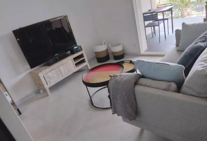 Aamiaismajoitus (B&B) Le Spot 577- Adults Only