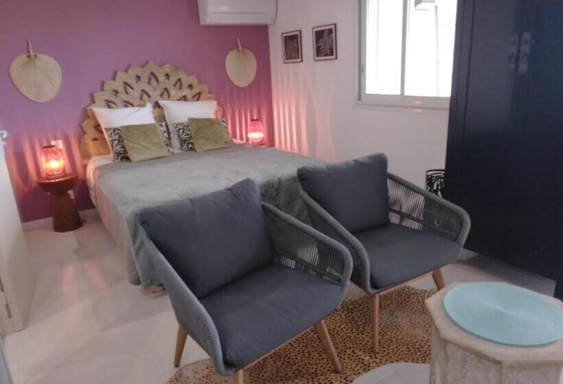 تختخواب و صبحانه Le Spot 577- Adults Only