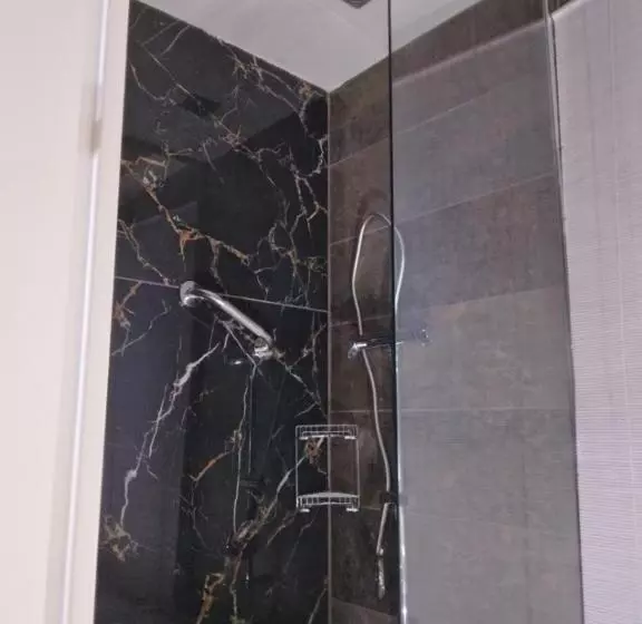 Aamiaismajoitus (B&B) Le Spot 577- Adults Only