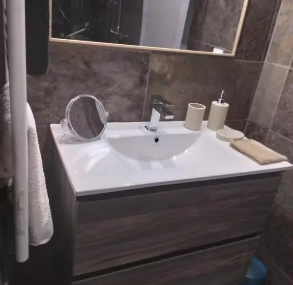 Aamiaismajoitus (B&B) Le Spot 577- Adults Only