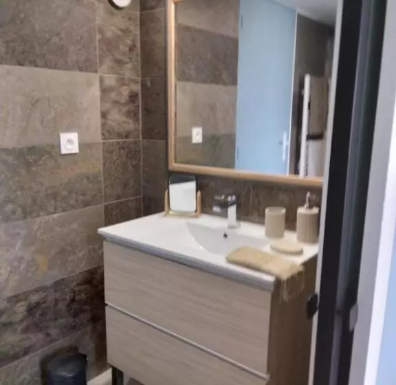 Aamiaismajoitus (B&B) Le Spot 577- Adults Only