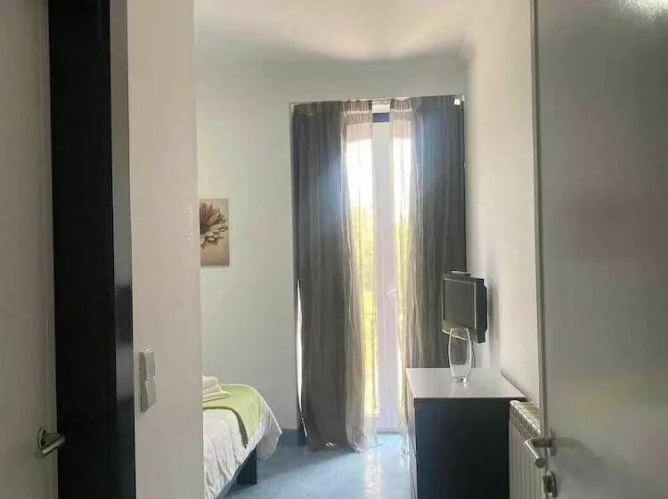 ホテル Al & Snack Bar éden