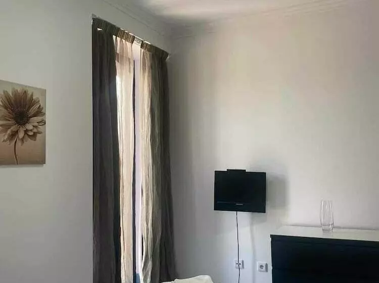 ホテル Al & Snack Bar éden