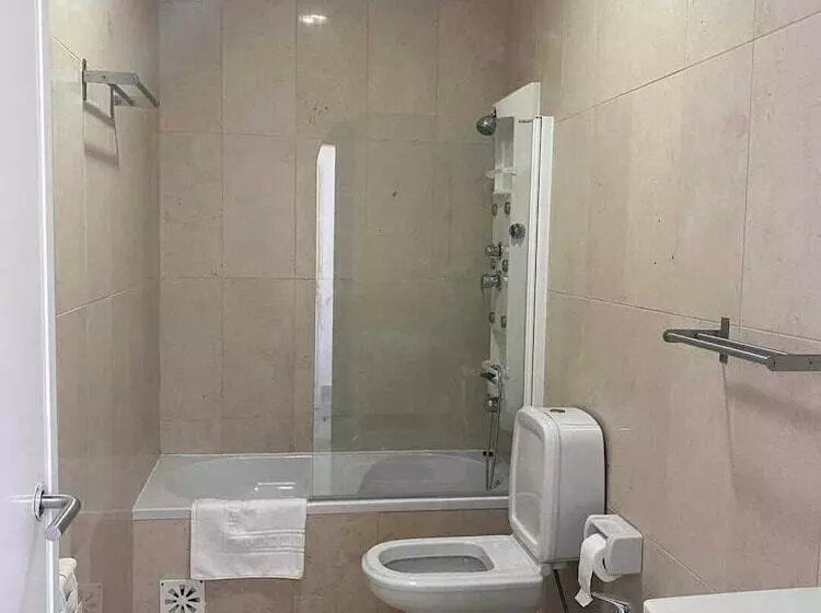 ホテル Al & Snack Bar éden