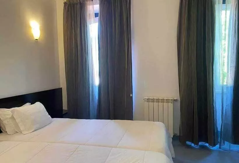 ホテル Al & Snack Bar éden