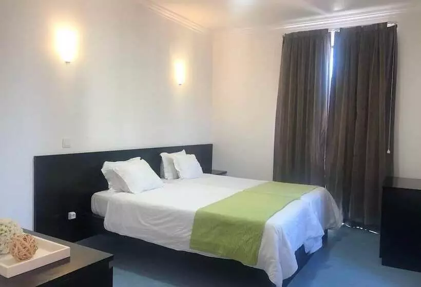 ホテル Al & Snack Bar éden