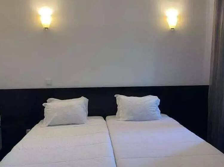 ホテル Al & Snack Bar éden