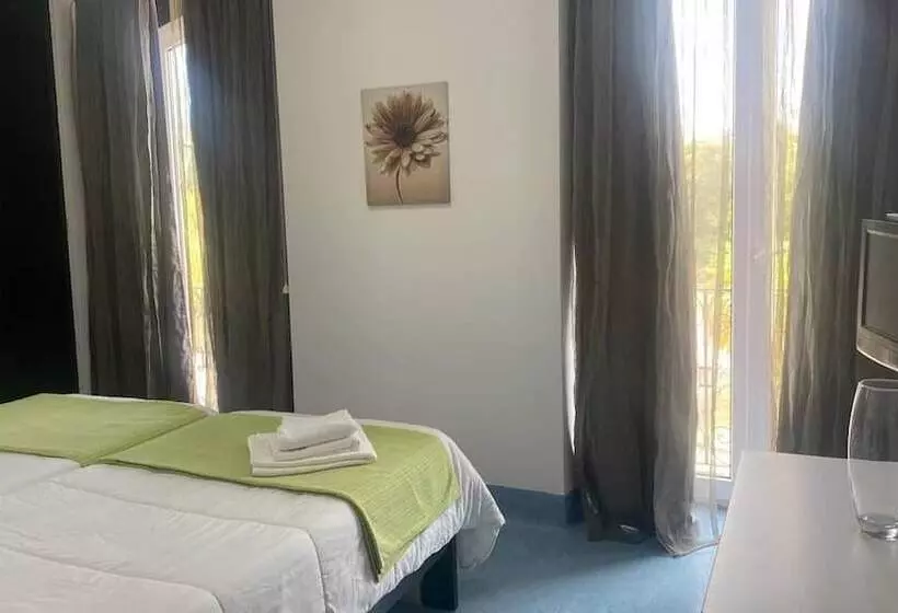 ホテル Al & Snack Bar éden