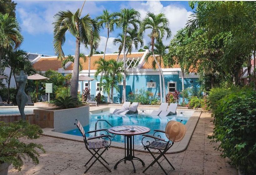 هتل Kura Botanica