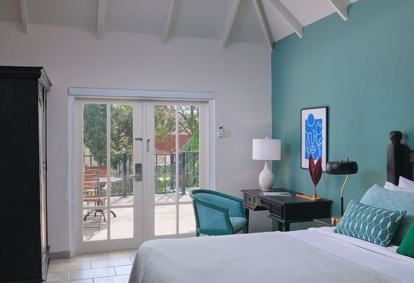 هتل Kura Botanica