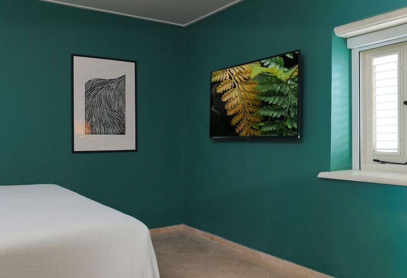 هتل Kura Botanica