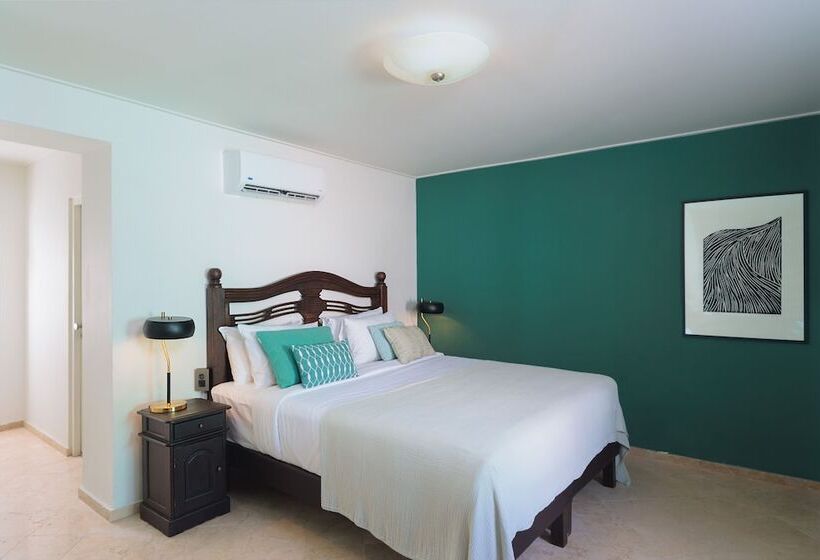 هتل Kura Botanica