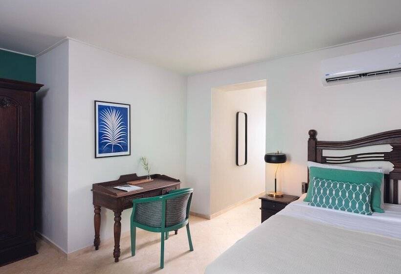 هتل Kura Botanica