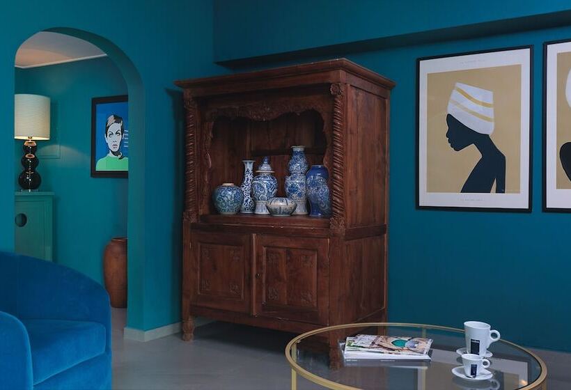 هتل Kura Botanica