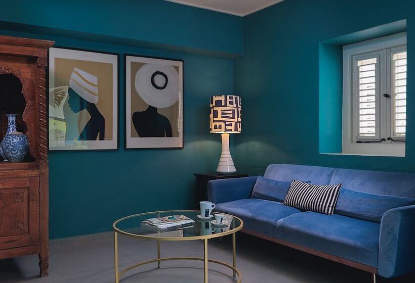 هتل Kura Botanica