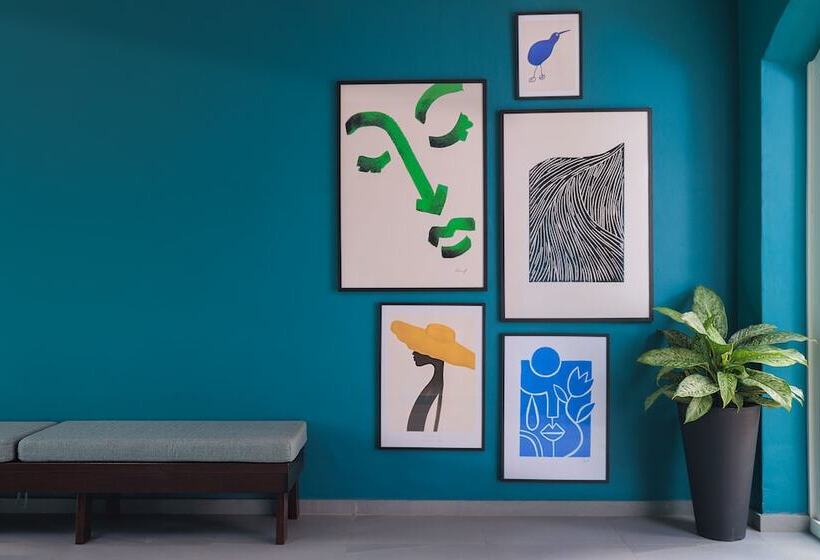 هتل Kura Botanica