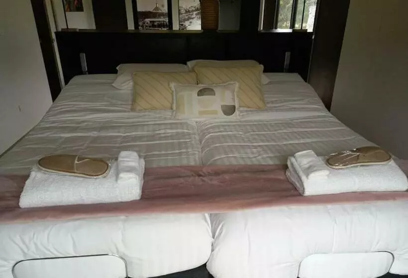 ホテル Softfoot Farm Luxury Retreats
