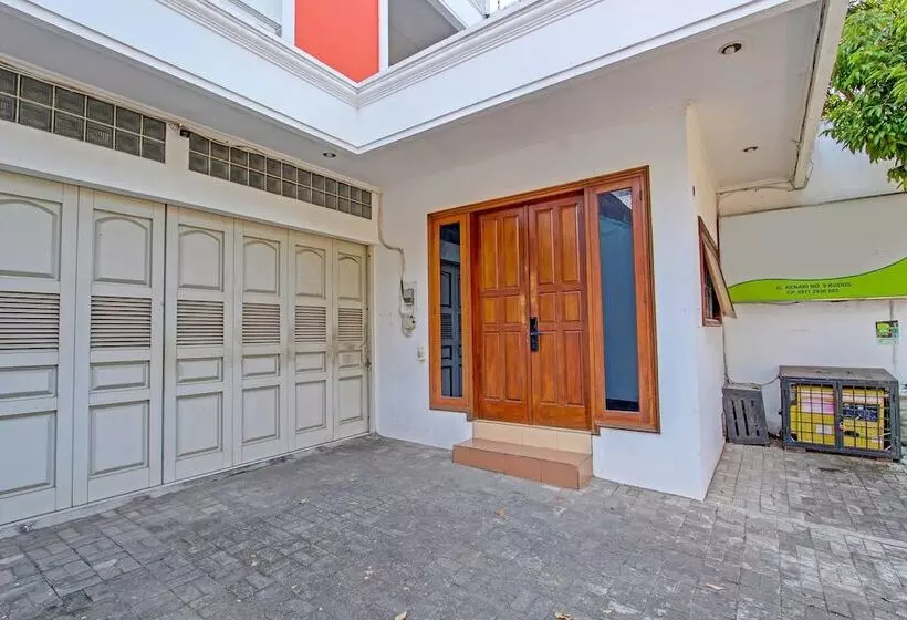 Hotelli Spot On 91523 Kenari Guesthouse