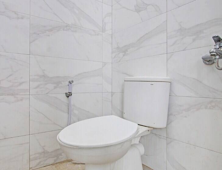 בית מלון כפרי Spot On 91523 Kenari Guesthouse