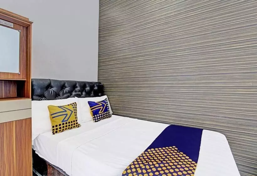 Hotelli Spot On 91523 Kenari Guesthouse