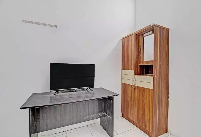 Hotelli Spot On 91523 Kenari Guesthouse