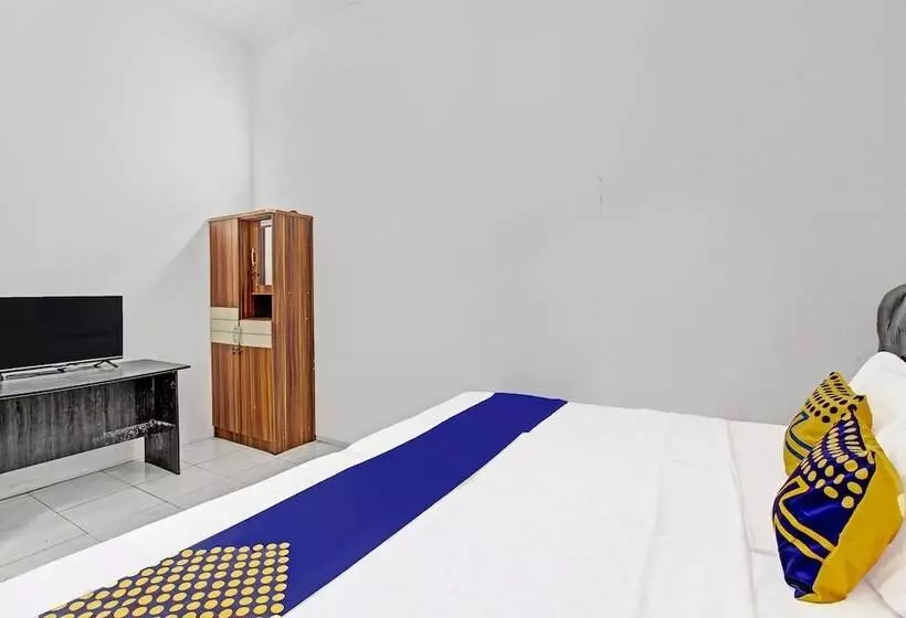 Hotelli Spot On 91523 Kenari Guesthouse