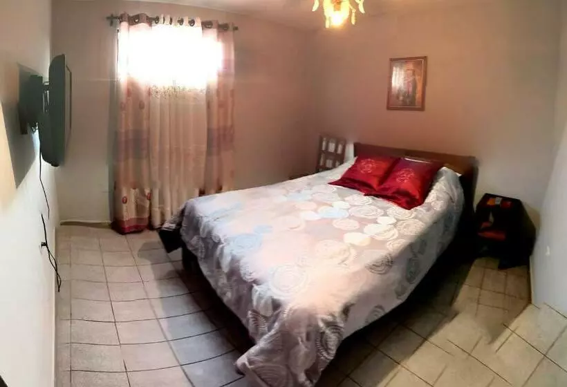 پانسیون Casa Discreta Cochabamba