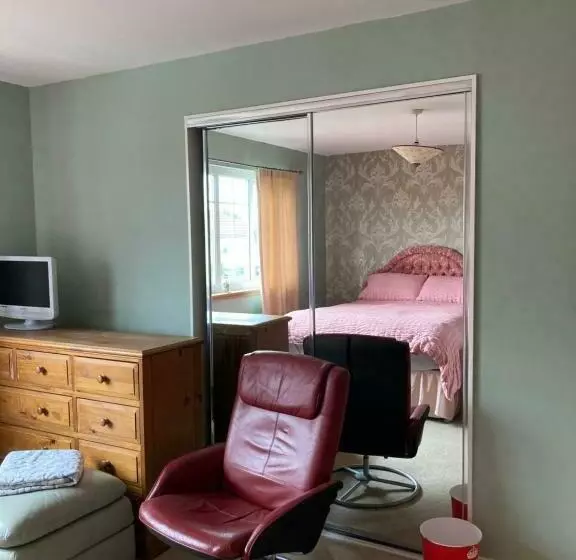 Aamiaismajoitus (B&B) Caledonia House