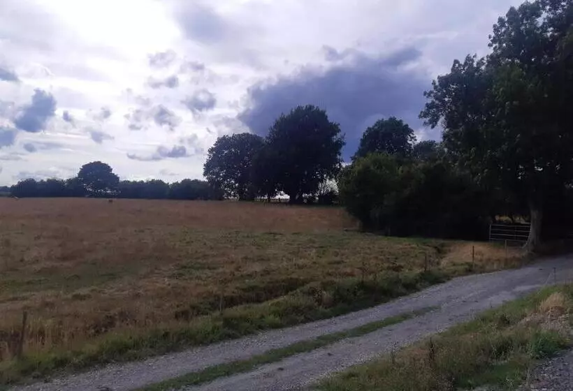 Aamiaismajoitus (B&B) Les Chambres De La Fontaine De Brul