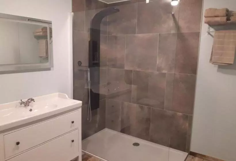 Aamiaismajoitus (B&B) Les Chambres De La Fontaine De Brul