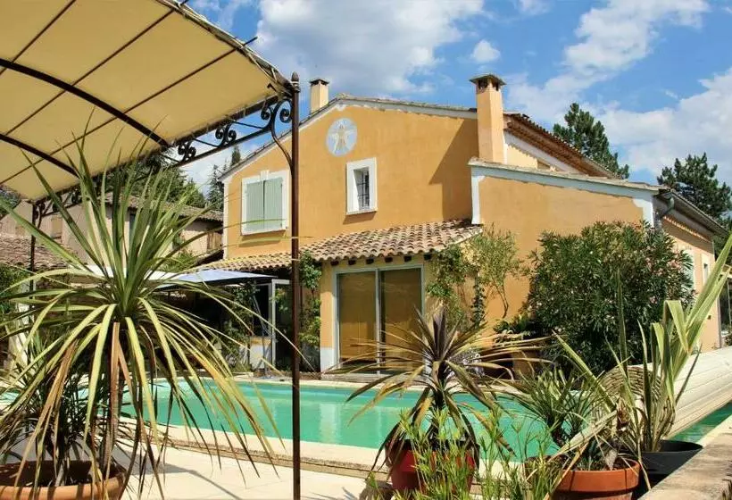 ベッドアンドブレックファースト Les Moineaux