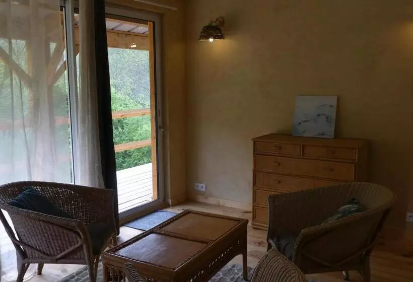 Aamiaismajoitus (B&B) Source Nature