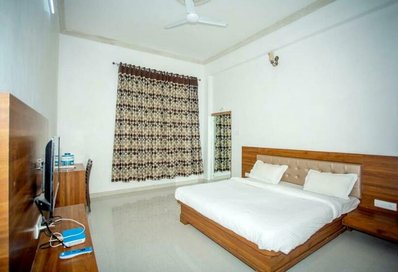 Отель Lb The Amar Palace