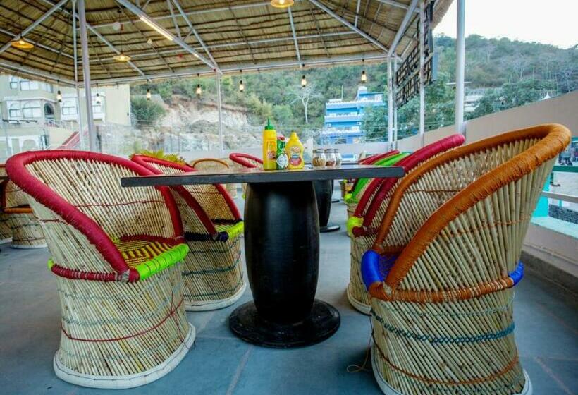 Отель Lb The Amar Palace