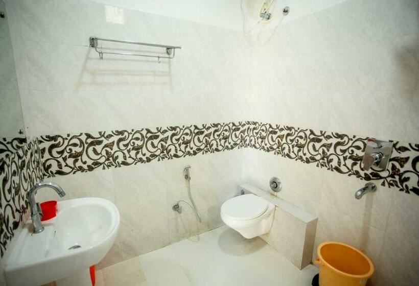 Отель Lb The Amar Palace