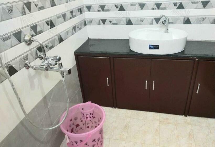 ホテル Pop 91870 Jayasai Guest Rooms