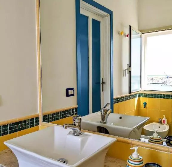 Le Dimore Del Pescatore Nel Porto Di Sciacca   La Nica