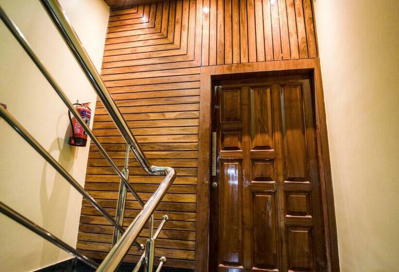 פנסיון Oasis Inn