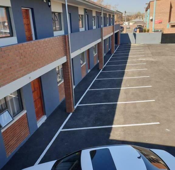 פנסיון Platinum Guesthouse Kempton Park