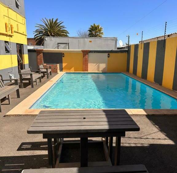 פנסיון Platinum Guesthouse Kempton Park