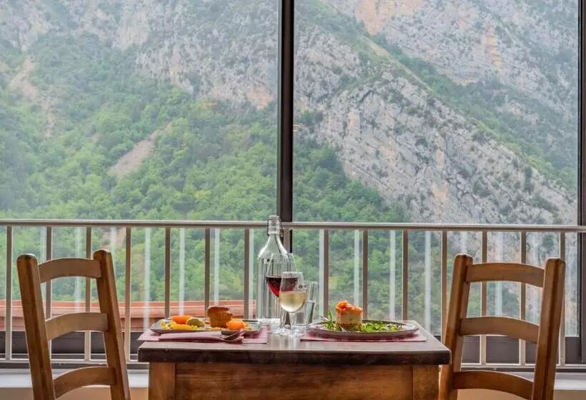 ホテル Auberge De Calendal