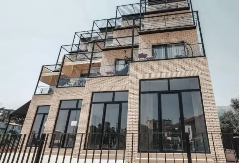 Hotelli Mia Marine Rooms