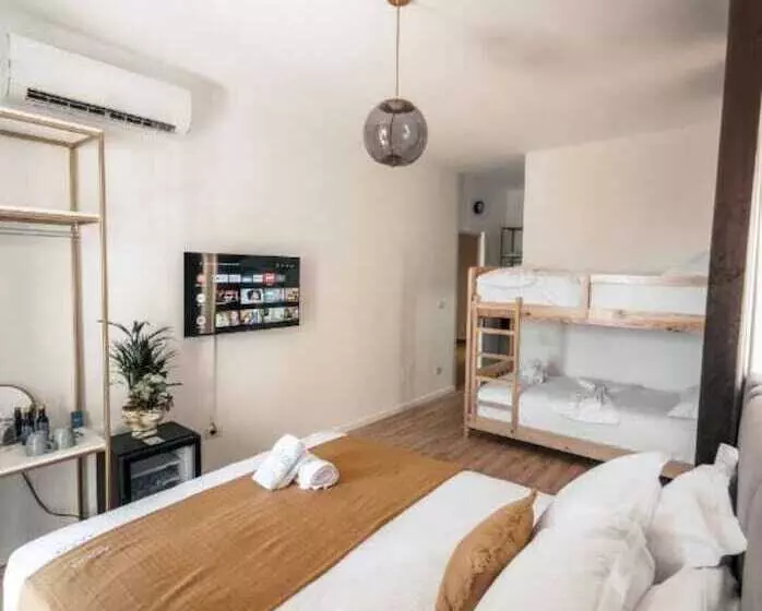 Hotelli Mia Marine Rooms